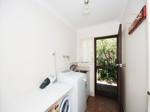 All Decked Out - Pet Friendly - Australia Accommodation 2