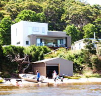 Amazing Ansons Bay Absolute Waterfront Beach House - Australia Accommodation