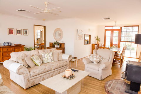 Among The Vines - Australia Accommodation 1