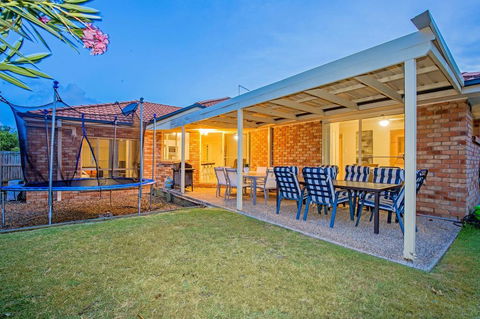 Anaheim Family Lodge By Getastay - Australia Accommodation 0