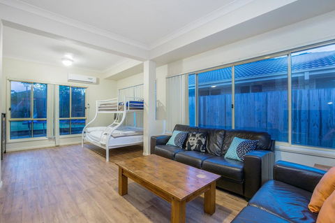 Anaheim Family Lodge By Getastay - Australia Accommodation 1