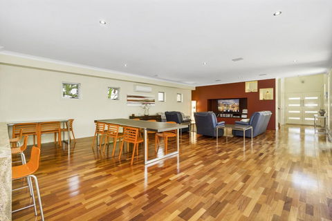 ANGOURIE HOUSE - SALT VILLAGE - Australia Accommodation 3
