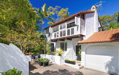 Apartment 1 - 20 Viewland Drive - Australia Accommodation 0