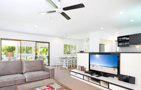 Apartment 1 - 20 Viewland Drive - Australia Accommodation 1