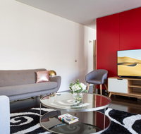 Apartment with Balcony and Parking near Racecourse - Australia Accommodation