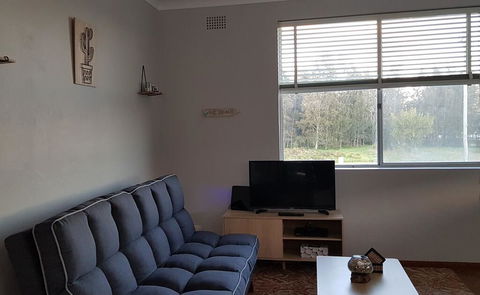 Apartment With Sweeping View Of The Bay, 2 Bedrooms, Sleeps 5 - Australia Accommodation 3