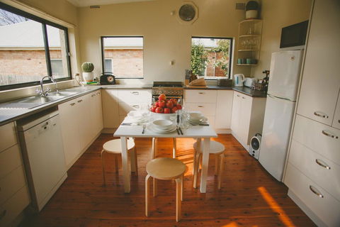 Apple Cottage, Orange NSW - Australia Accommodation 3