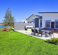 Aqua - views over jones beach - Australia Accommodation