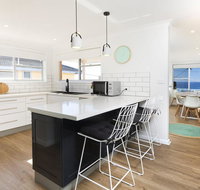 Aqua Palm with Sweeping One Mile Views - Australia Accommodation