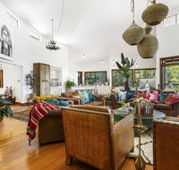 Aquila Retreat Mansion - Australia Accommodation