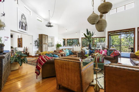 Aquila Retreat Mansion - Australia Accommodation 0