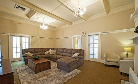 Arch On Mellool - Australia Accommodation 3
