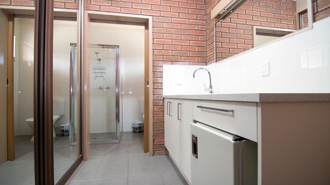 Ashleigh Court Motor Inn - Australia Accommodation 3