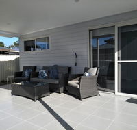 Ashley's retreat Short walk to beach - Australia Accommodation