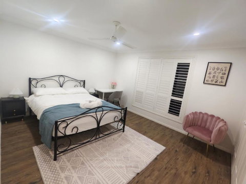 Luxury 3 BR House Near EMP - Australia Accommodation 3