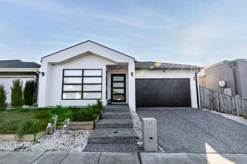 Luxury Home Away From Home - Australia Accommodation 0