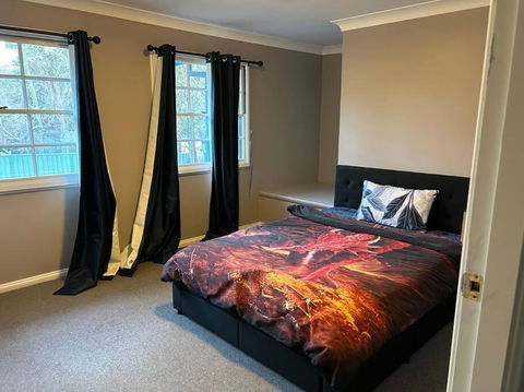 Luxury House 5 Bedrooms - Australia Accommodation 3