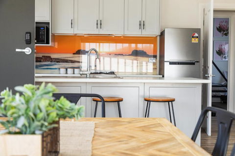 Luxury Apartments And Motel Rooms - Free Wifi - Close To Beach - Australia Accommodation 2