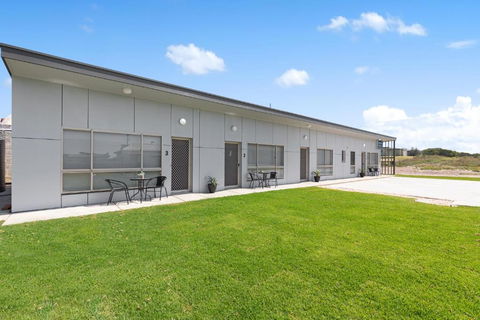 Luxury Apartments And Motel Rooms - Free Wifi - Close To Beach - Australia Accommodation 1