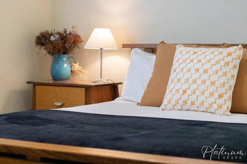 Magnolia By Lake - Australia Accommodation 0