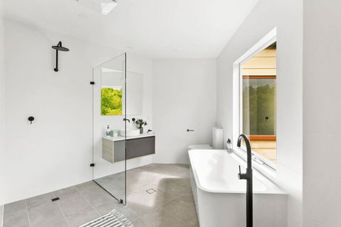 MANHATTAN STYLE 3 STORY LUXURY IN ST PETERS - Australia Accommodation 3