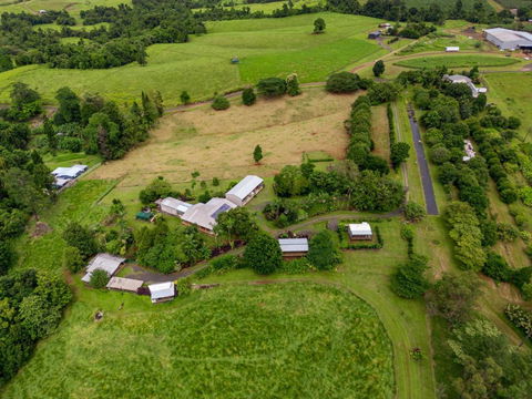 Mena Creek Flower House - Australia Accommodation 1
