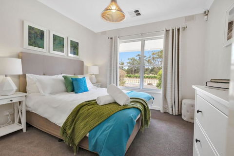 Mid Century 4 Bedroom Getaway In Barossa Vineyard - Australia Accommodation 1
