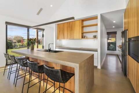 Mayple Peaks - Australia Accommodation 3