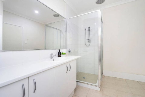 Modern Midland Retreat 2br 1 Bth - Australia Accommodation 2