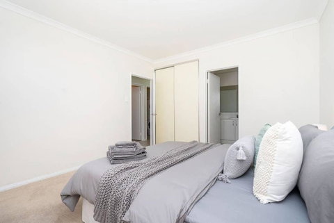 Modern Midland Retreat 2br 1 Bth - Australia Accommodation 3