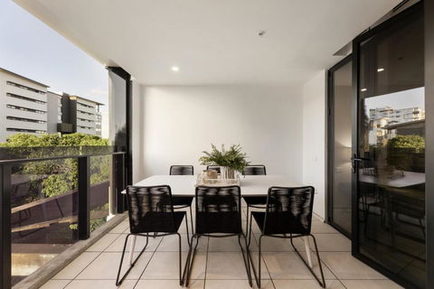 Modern Luxury Gabba Apartment - Australia Accommodation 0
