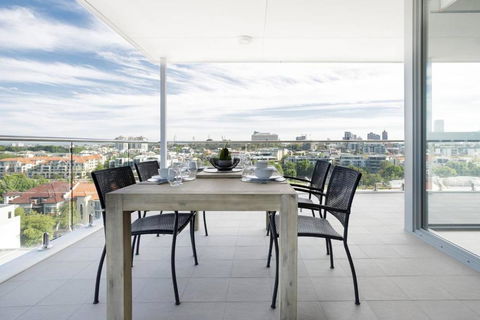Minimalist Penthouse Condo With Skyline Vistas - Australia Accommodation 0