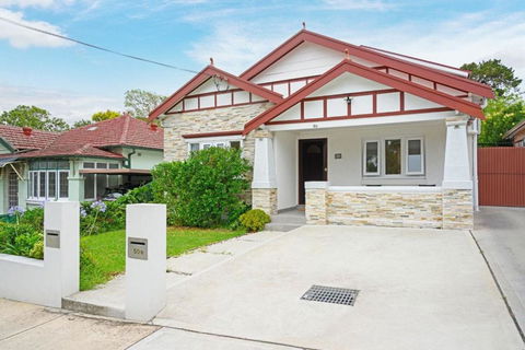 Mins To Mall Convenient 3 Beds Classic Charm Home - Australia Accommodation 0