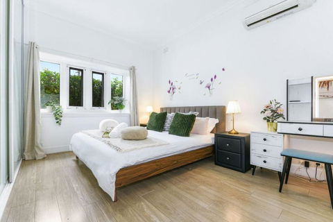 Mins To Mall Convenient 3 Beds Classic Charm Home - Australia Accommodation 1