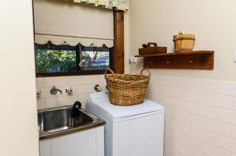 Miriams Cottage - Australia Accommodation 2