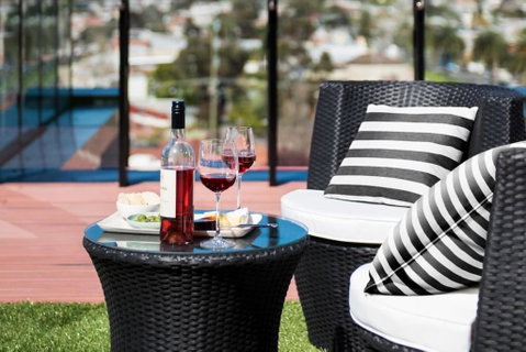 Modern 1BD ; Pool, Gym, Secure Underground Carpark - Australia Accommodation 0