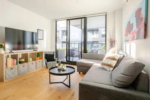 Modern 1BD ; Pool, Gym, Secure Underground Carpark - Australia Accommodation 3