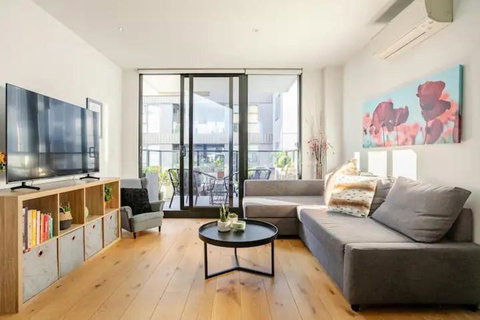 Modern 1BD ; Pool, Gym, Secure Underground Carpark - Australia Accommodation 1