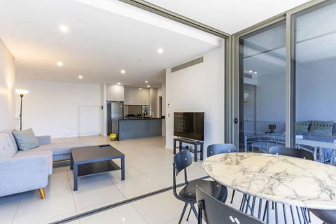 Modern 2B With Loft Bed Parking Central Mascot - Australia Accommodation 0