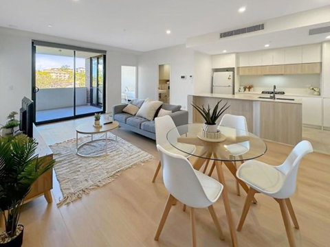 Modern 2BR Suite With Balcony & Parking Near Airport - Australia Accommodation 0