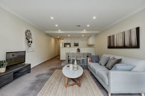Modern Apartment In The Heart Of Canberra - Australia Accommodation 2