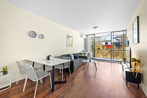 Modern Apt - Free Parking - Convenient Location - Australia Accommodation 2