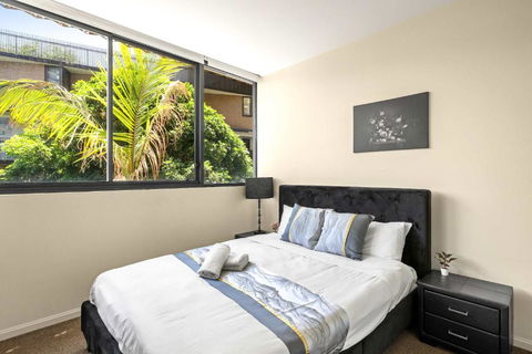 Modern Apt - Free Parking - Convenient Location - Australia Accommodation 0