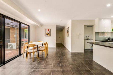 Modern Comfort Retreat 4Bed Cozy Haven W Pool - Australia Accommodation 0