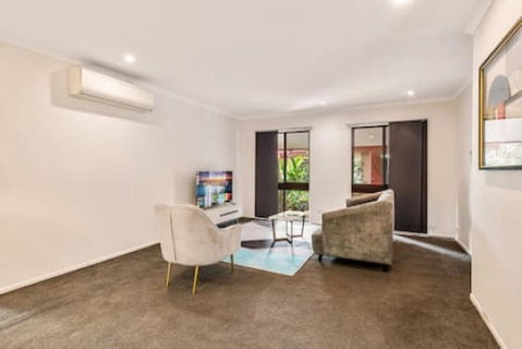 Modern Comfort Retreat 4Bed Cozy Haven W Pool - Australia Accommodation 1