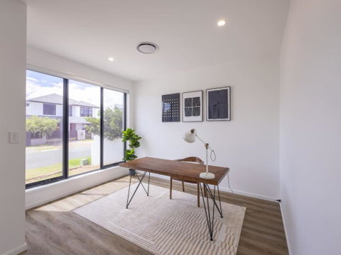 Modern Elegance Spacious 5BR Retreat In Rochedale - Australia Accommodation 1