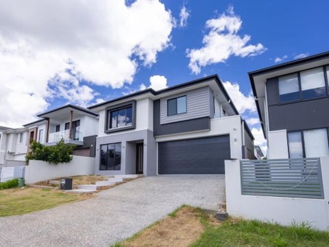 Modern Elegance Spacious 5BR Retreat In Rochedale - Australia Accommodation 2