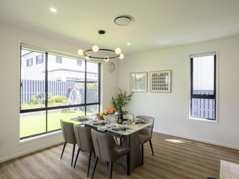 Modern Elegance Spacious 5BR Retreat In Rochedale - Australia Accommodation 3