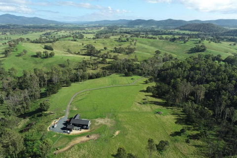 Modern Farmhouse - Australia Accommodation 2