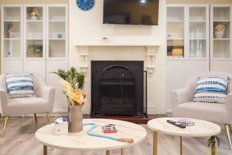 Modern Four-bedroom House In Castle Hill - Australia Accommodation 2